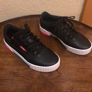 Women’s size 8 black leather puma shoes